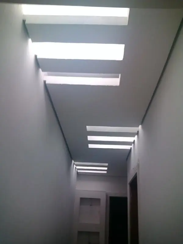 Forro de gesso em Bertioga - sala de estar com acabamento liso