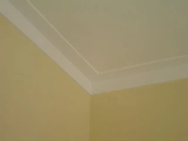 Moldura decorativa em quarto infantil