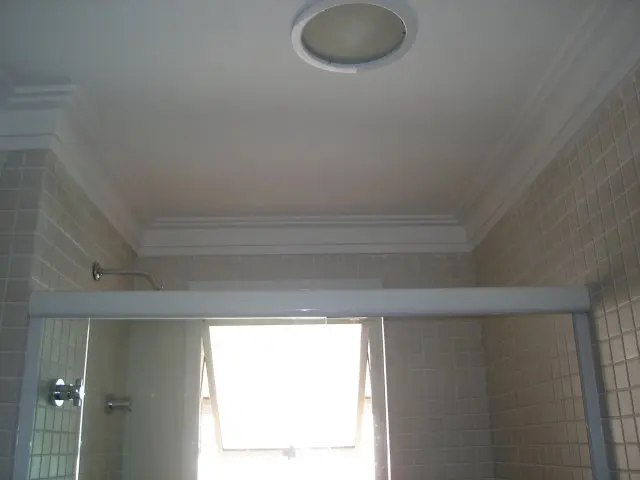 Divisória de escritório com drywall e porta de correr