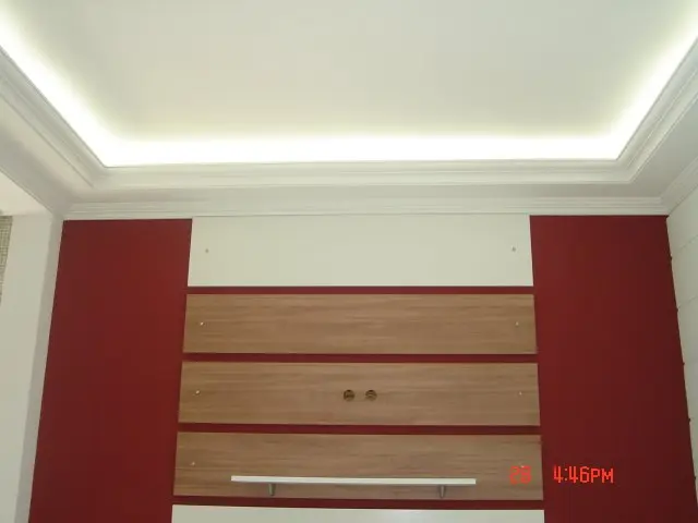 Sanca dupla com iluminação em sala de estar