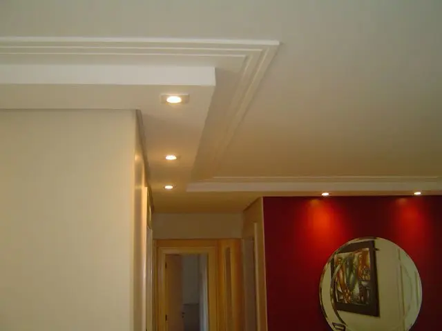 Forro de gesso com acabamento em tabica dupla