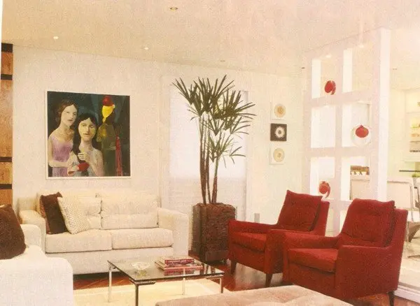 Moldura clássica em gesso para teto alto